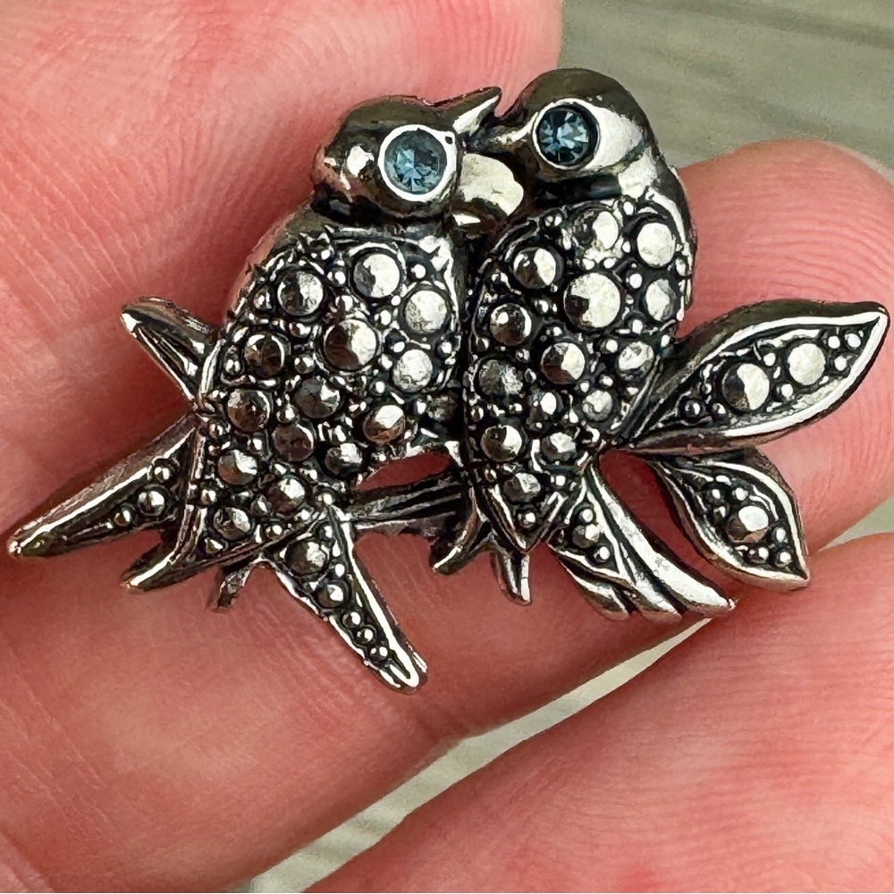 Vintage Lovebirds Pin Tie Tack blue eyes